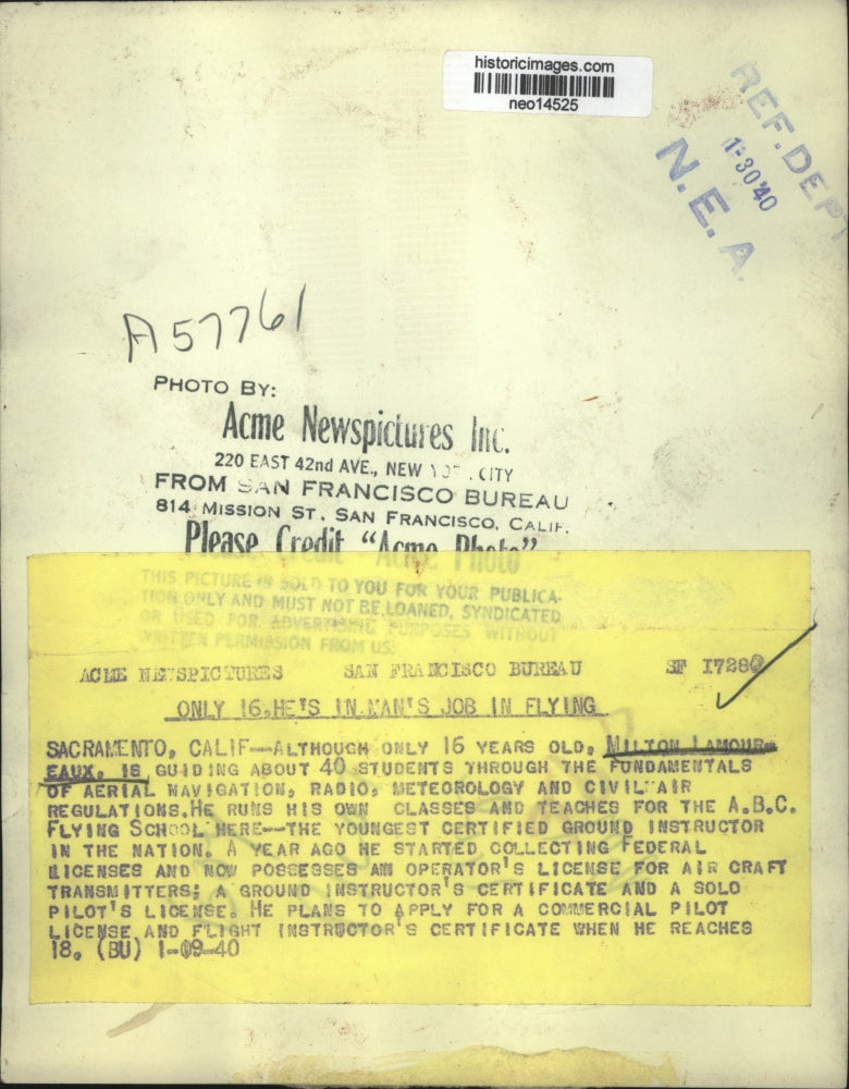 1940 Press Photo Pilot Milton Lamoureaux Trains Fliers, Sacramento, California