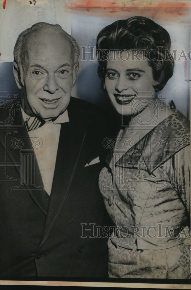 Load image into Gallery viewer, 1959 Press Photo Millionare Tommy Manville to Marry Christina Erdlen - neo14553
