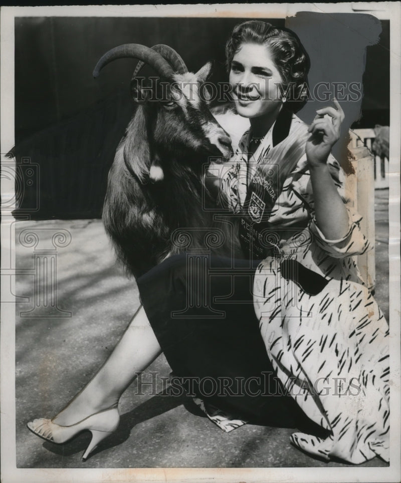 Load image into Gallery viewer, 1955 Press Photo Queen of the Gypsies Noella Vancraeye and Pet Goat - neo14603
