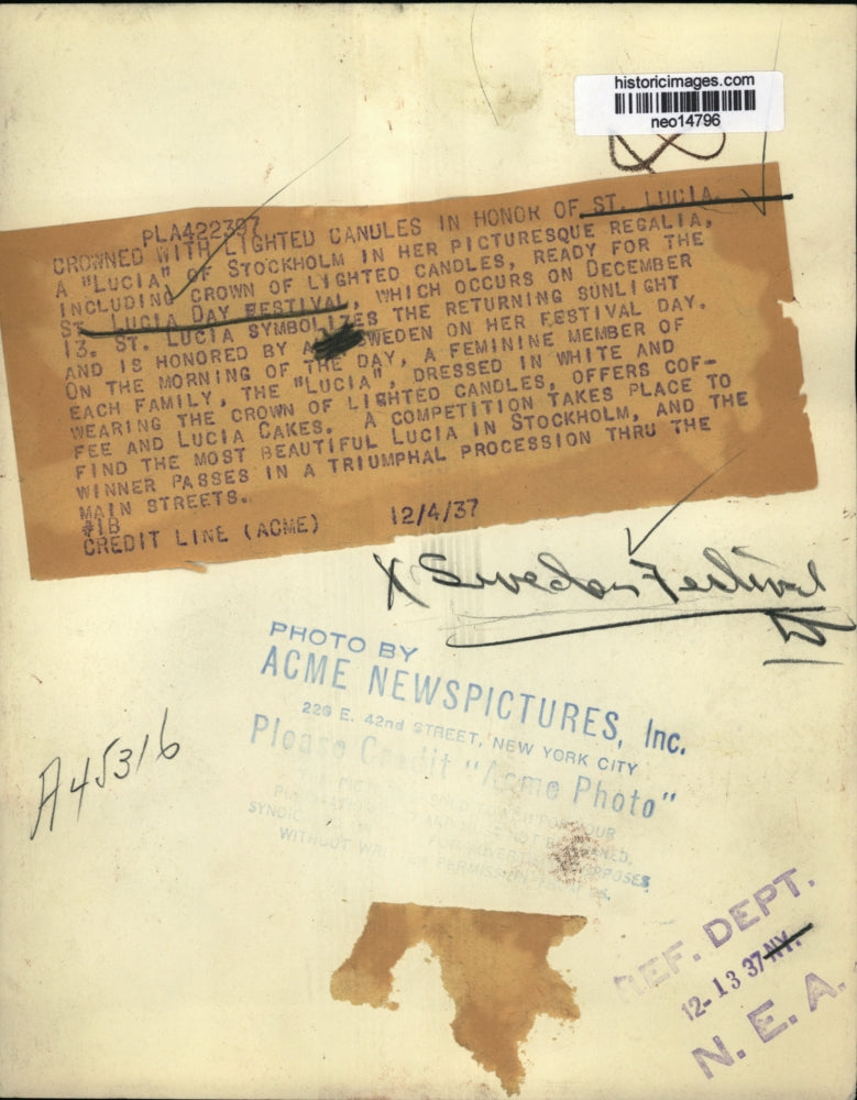 1937 Press Photo "Lucia" of Stockholm crowned with lighted candles - neo14796