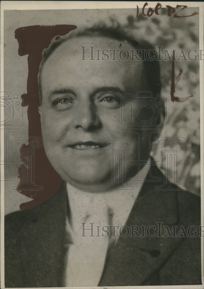 1922 Press Photo Fred Oesterrich of LA shot by burglars at his CA home