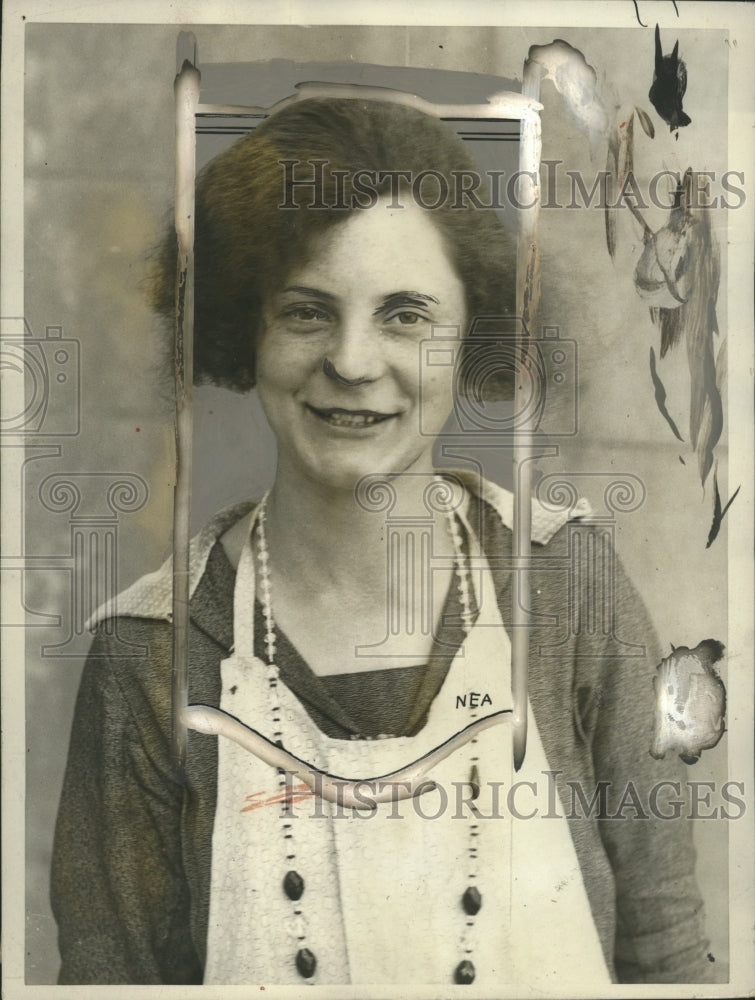 1927 Press Photo Raymonde Simon at dad's Paris restaurant - neo14854