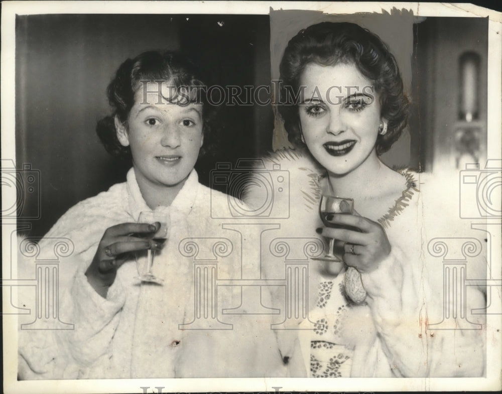 1934 Press Photo Socialite Women Drinking Wine in Formal Dress - neo15209