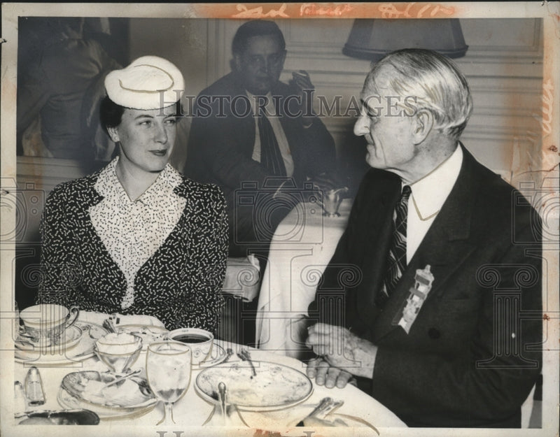 Load image into Gallery viewer, 1940 Press Photo William Gibbs McAdoo at a dinner party - neo15218
