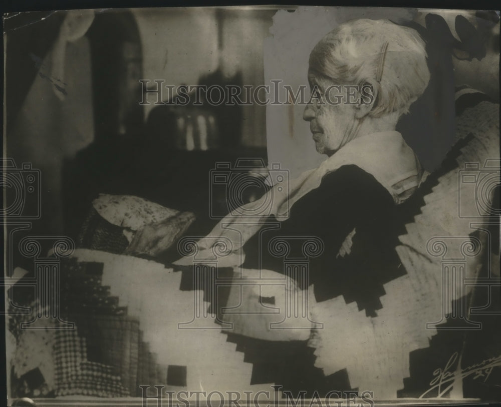 1925 Press Photo Cynthia Louisa Templeton of Porterville, California Hair Cut
