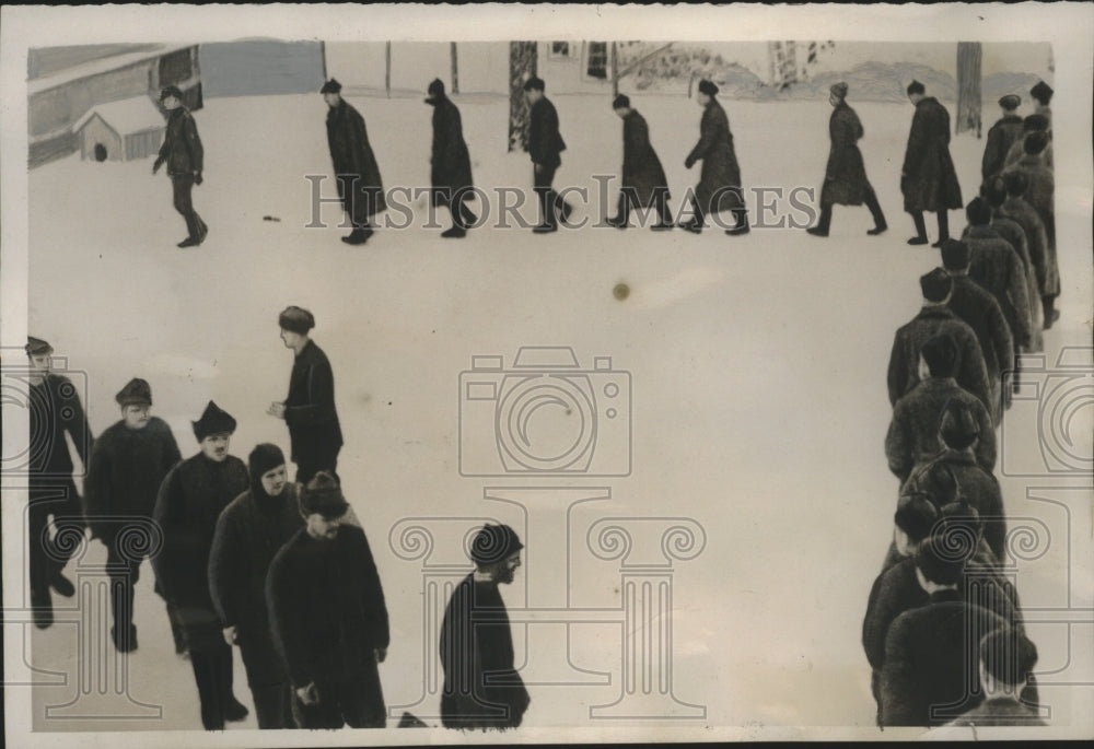 1940 Press Photo Russian Prisoners Exercise in Finnish Prison Camp - neo15345
