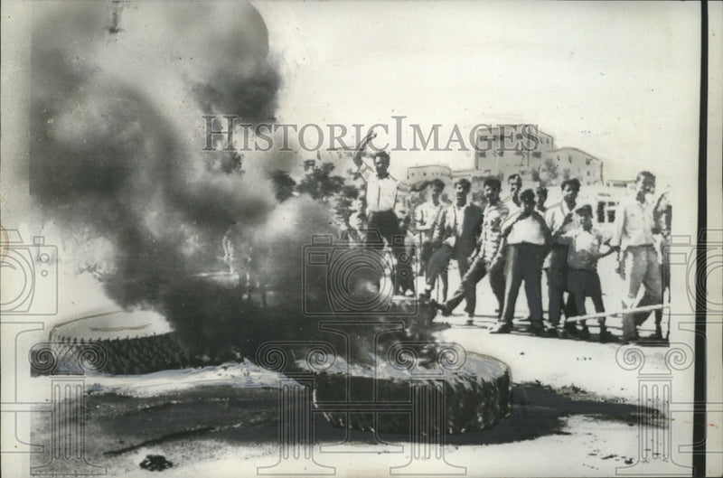 Load image into Gallery viewer, 1958 Press Photo Pro-Chamoun Mob in Beirut, Lebanon - neo15350
