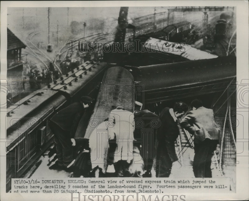 Load image into Gallery viewer, 1951 Press Photo Doncaster, England Train Wreck - neo15396

