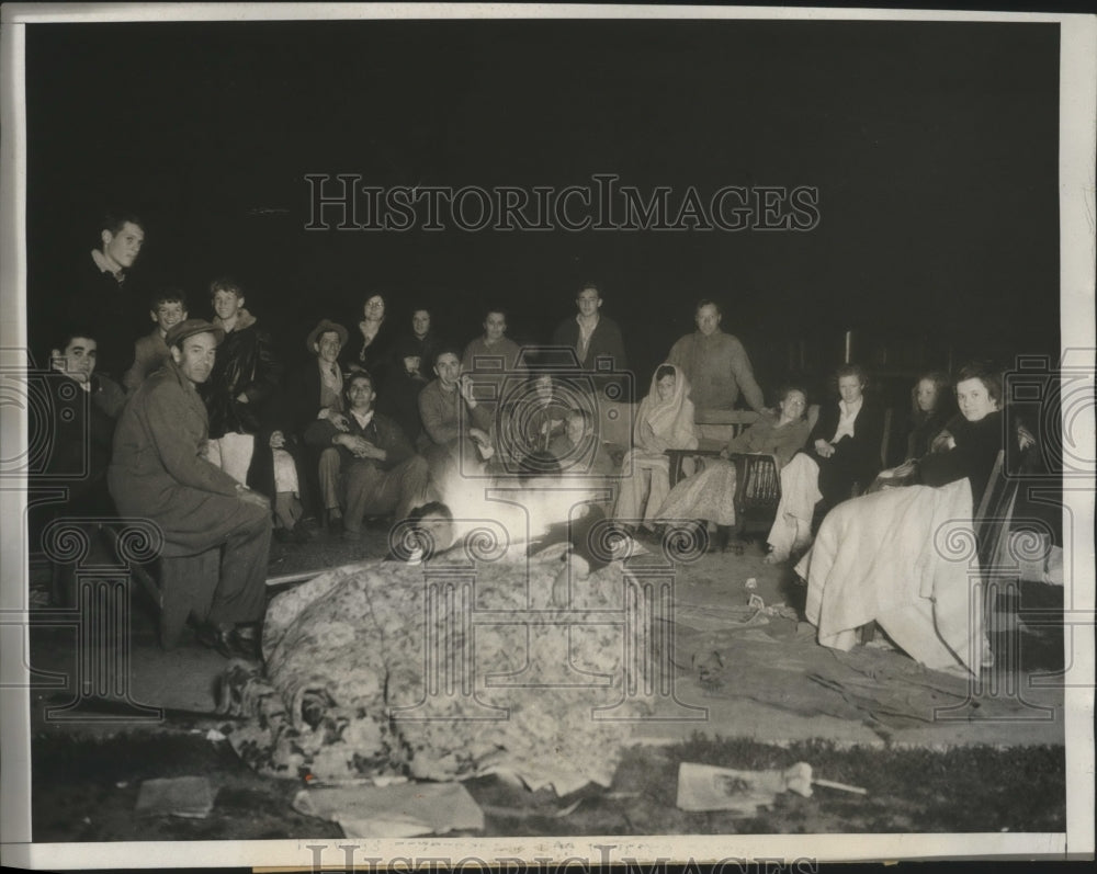 1933 Press Photo Earth Quake Refugees Camped in Vacant Lot in Florence, CA