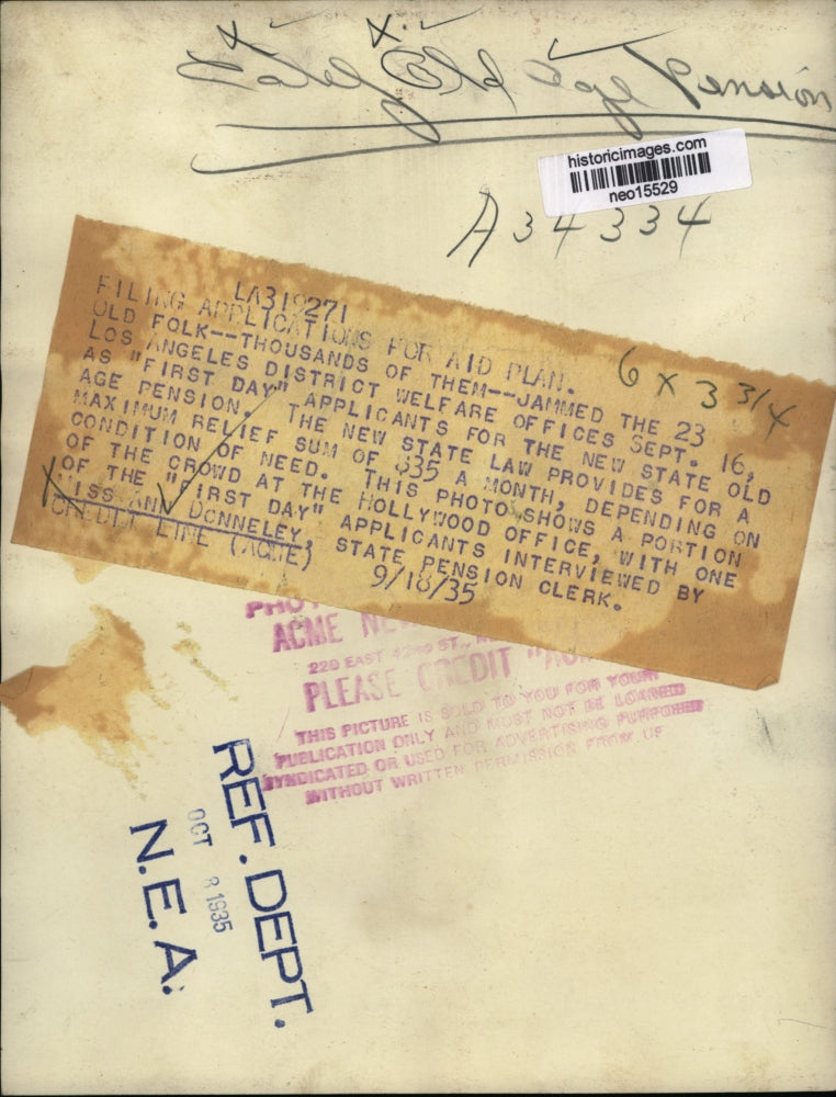 1935 Press Photo Ann Donneley State Pension Clerk helps elderly with forms