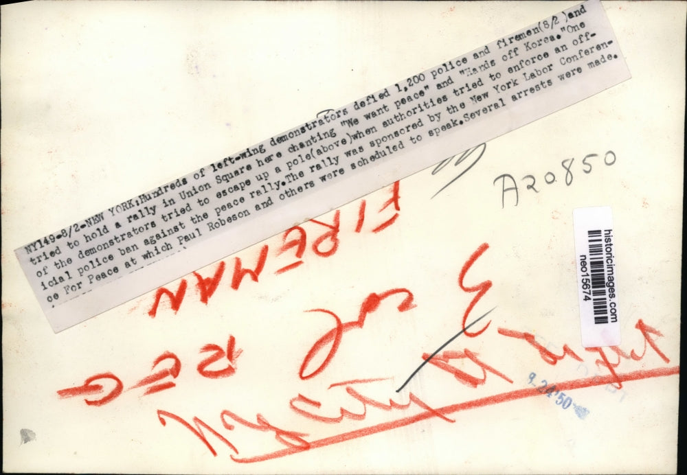 1950 Press Photo Union Square, New York Left-Wing Demonstrator on Light Pole