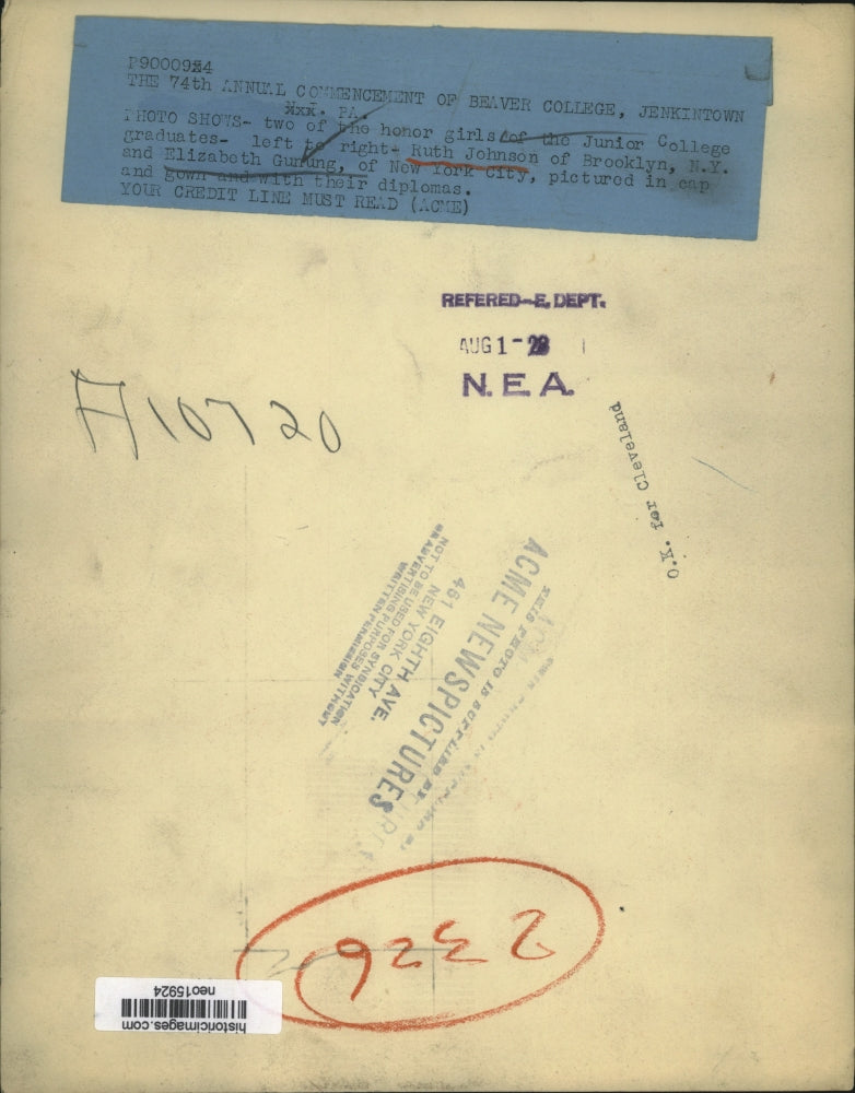 1928 Press Photo Elizabeth Gunung & Ruth Johnson at Beaver College Graduation