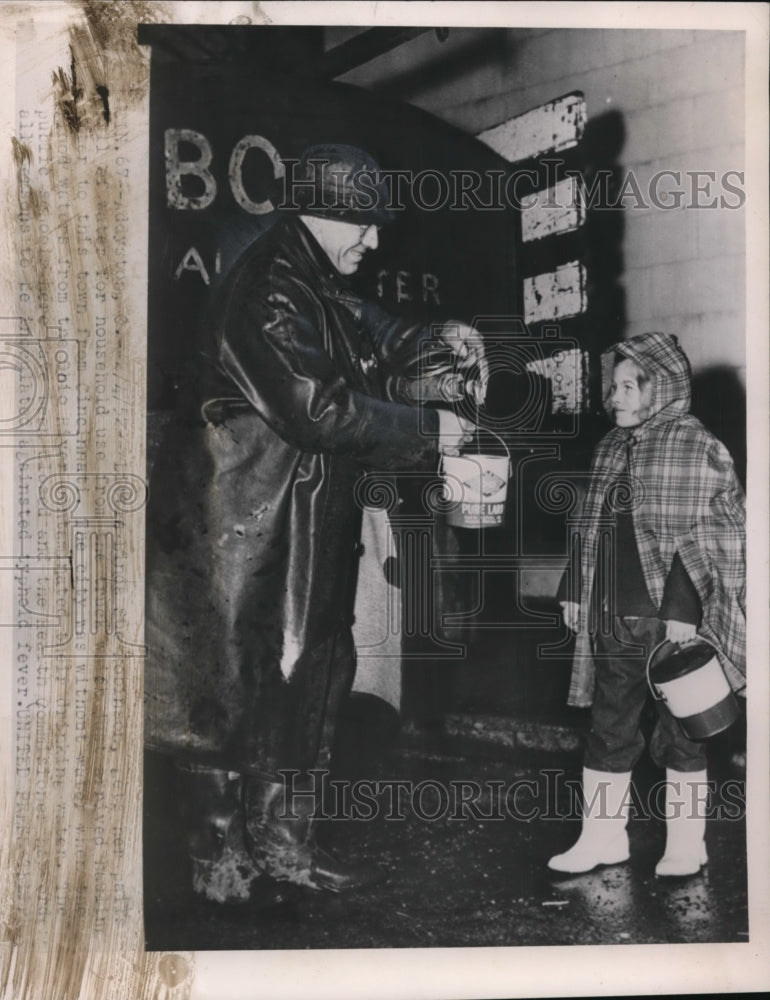1952 Press Photo US Flood Refugees - neo16096