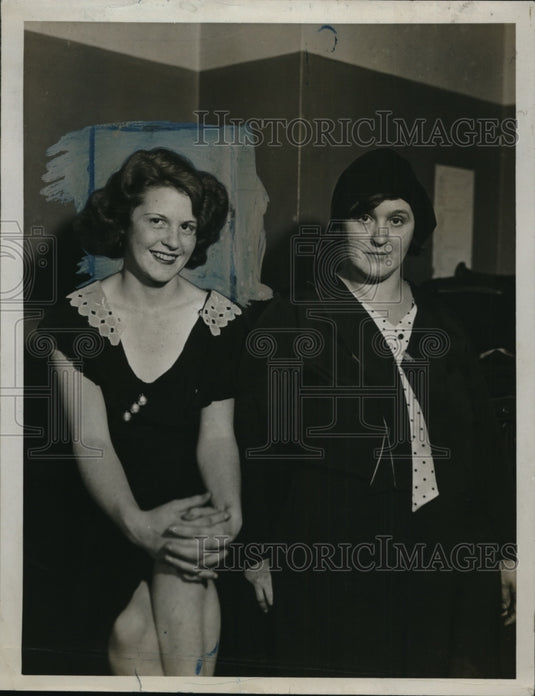 1922 Press Photo Ms. Beatriz Lozia & Mrs. Virginia Lozia - neo16243