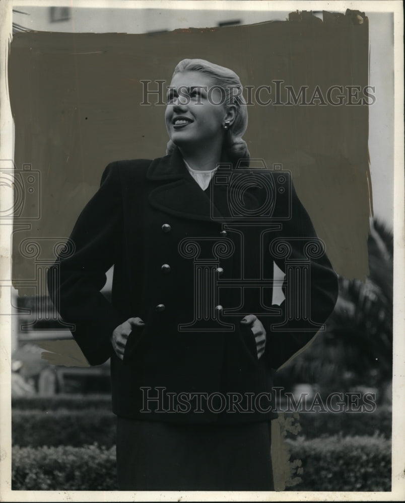 1946 Press Photo Woman Models Coat - neo16301