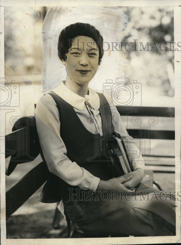 Load image into Gallery viewer, 1930 Press Photo Kimi Tsunoda foreign coed at Washington University - neo16311
