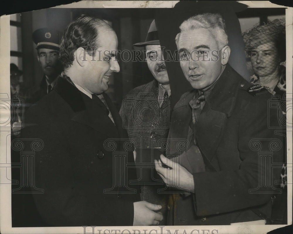 1941 Press Photo Leland Stowe Chicago Daily News correspondent - neo16417