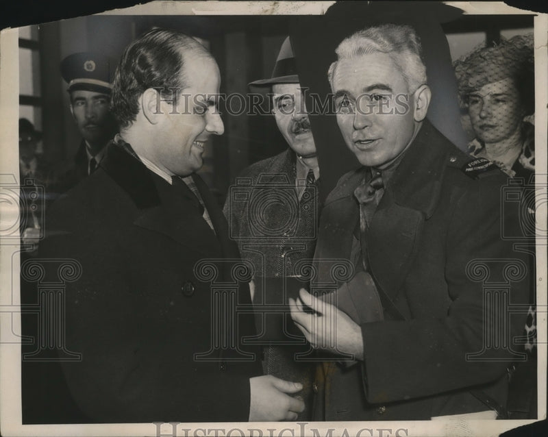Load image into Gallery viewer, 1941 Press Photo Leland Stowe Chicago Daily News correspondent - neo16417
