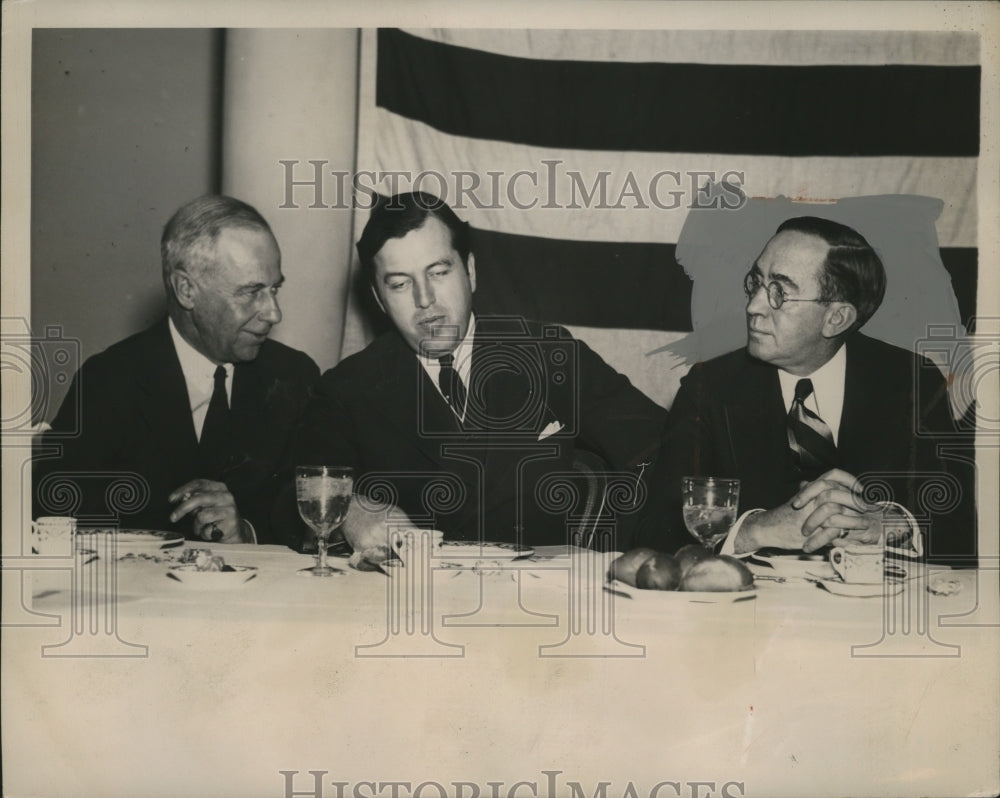 1935 Press Photo Sportsmanship lunch John Bowditch, Capt Frederick Snyder