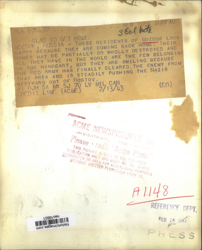 1943 Press Photo Residents of Mozdok, Russia Returning After Red Army Leaving