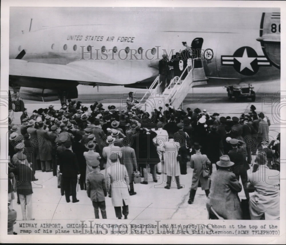 1951 Press Photo General MacArthur Arrives at Midway Airport Chicago - neo16724