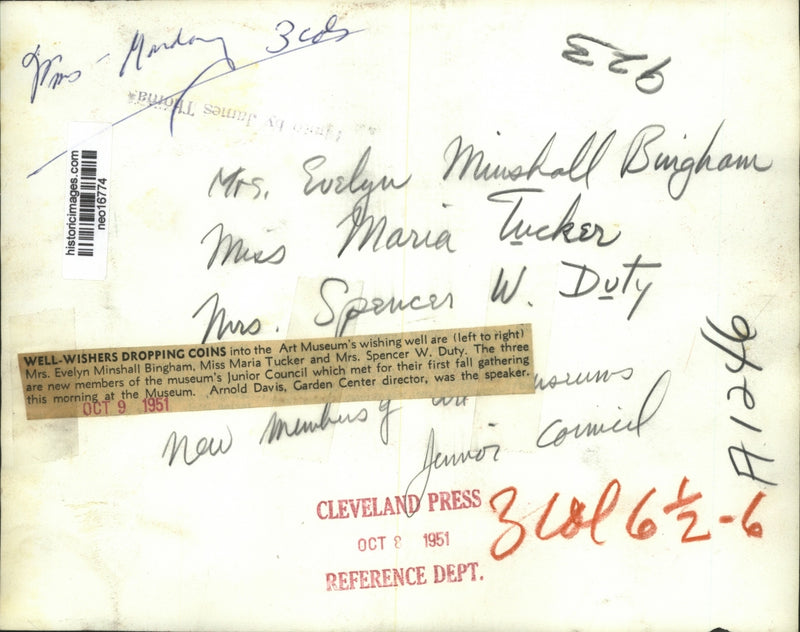 Load image into Gallery viewer, 1951 Press Photo Cleveland Junior Council Members at Art Museum Wishing Well
