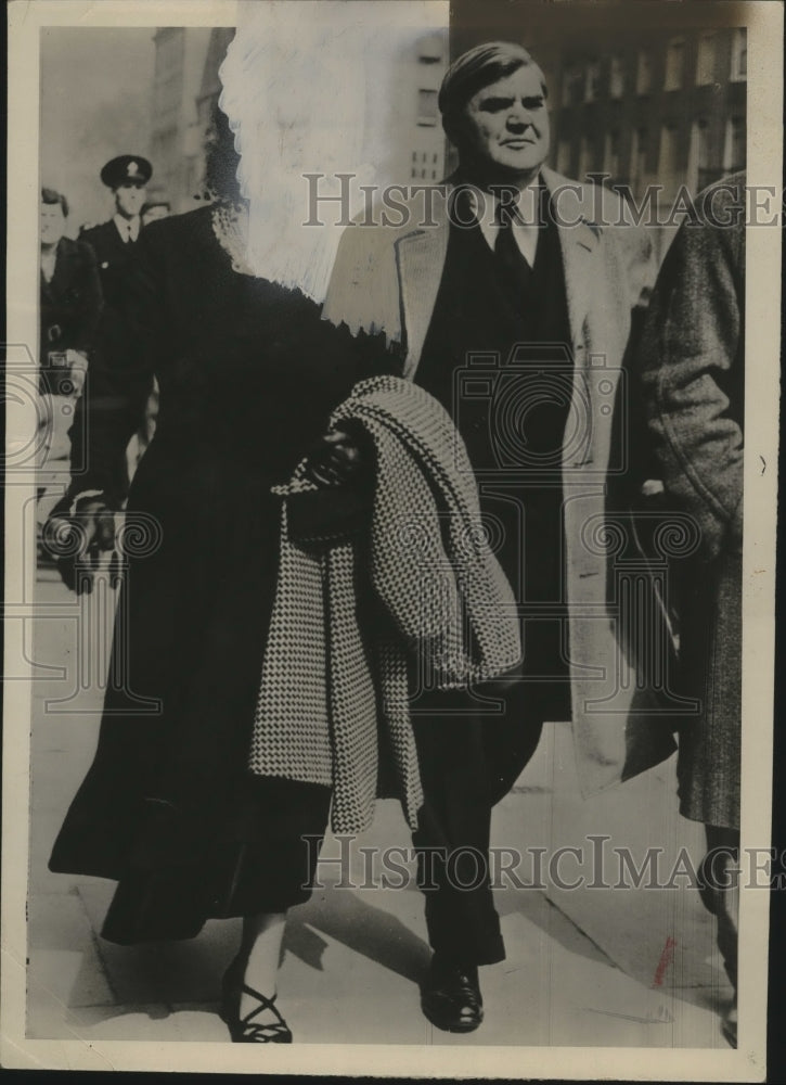 Load image into Gallery viewer, 1951 Press Photo Aneurin Bavan British Minister of Labor w/ Wife in London
