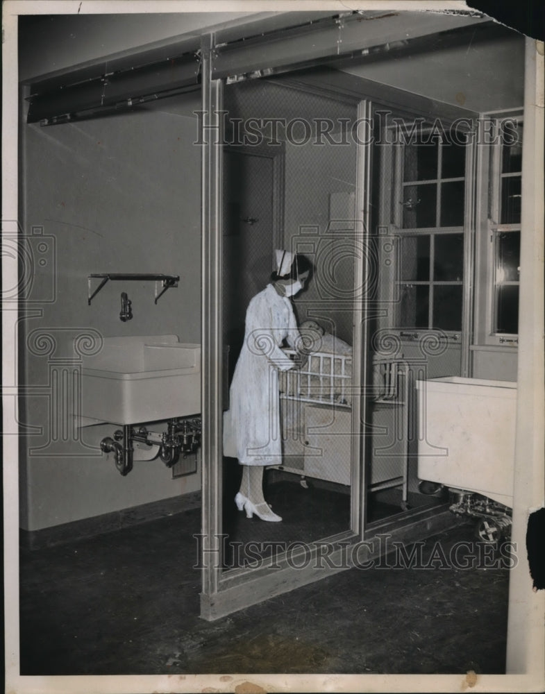 Load image into Gallery viewer, 1939 Press Photo $150,000 Home of the Cradle to Implement Anti-Bacterial Lights
