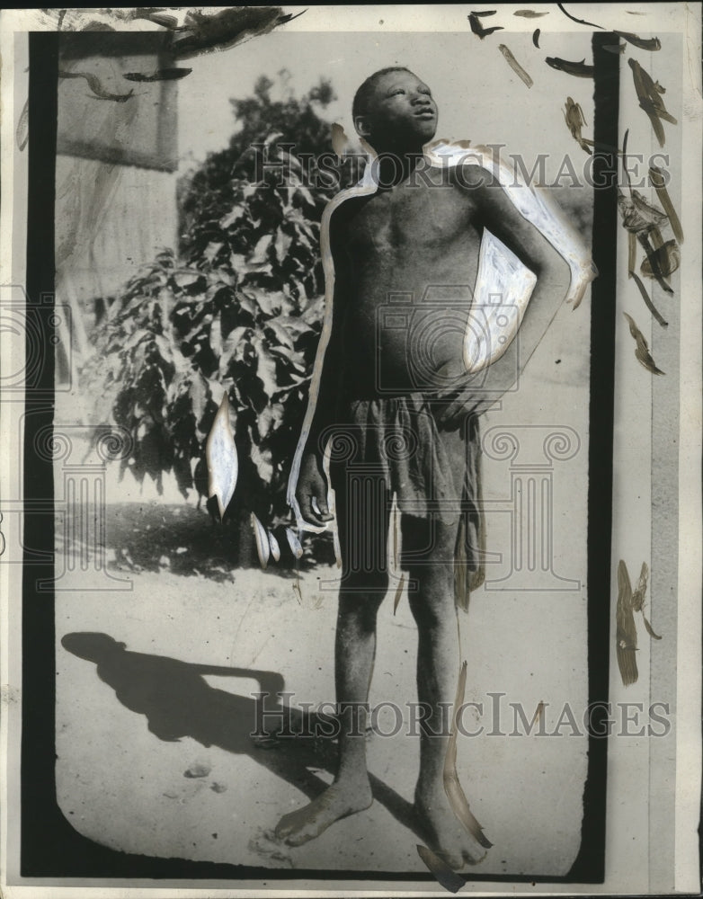 1929 Press Photo South African Bushman looking at the sun - neo17183- Historic Images