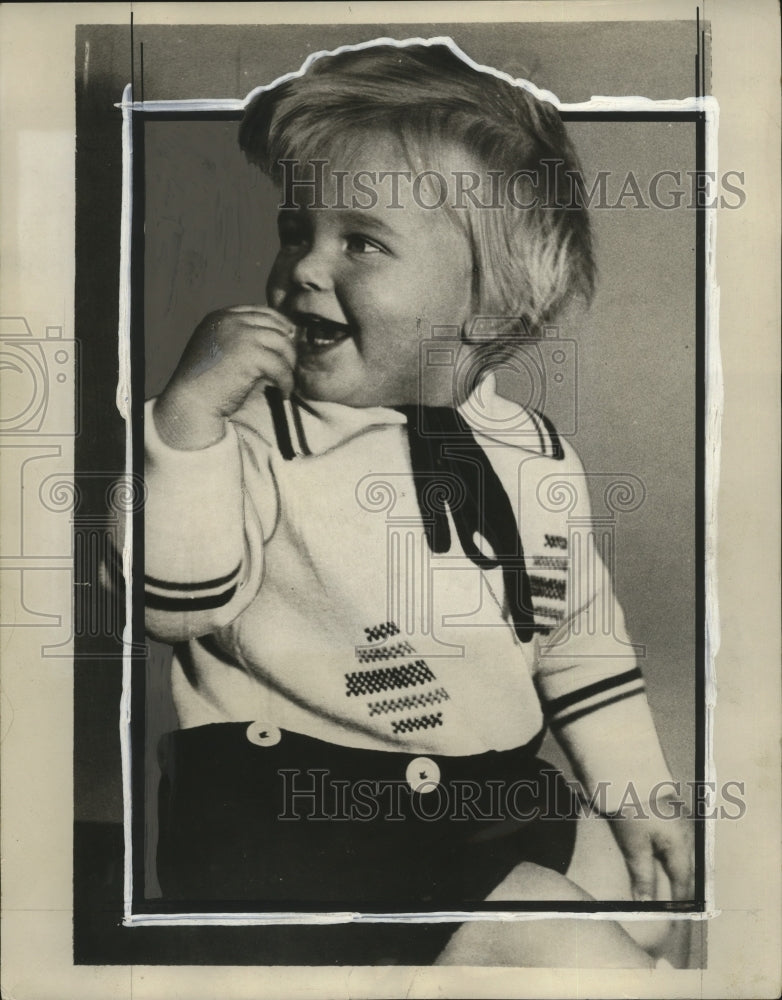 1932 Press Photo Karl Sobotka entertained other kids at Moravska-Strava