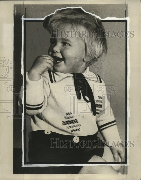 1932 Press Photo Karl Sobotka entertained other kids at Moravska-Strava