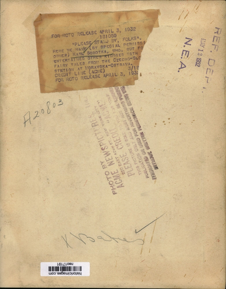 1932 Press Photo Karl Sobotka entertained other kids at Moravska-Strava