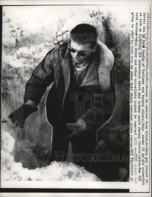 1958 Press Photo Reid Neufer scientist at Anchorage Alaska with IGY lab