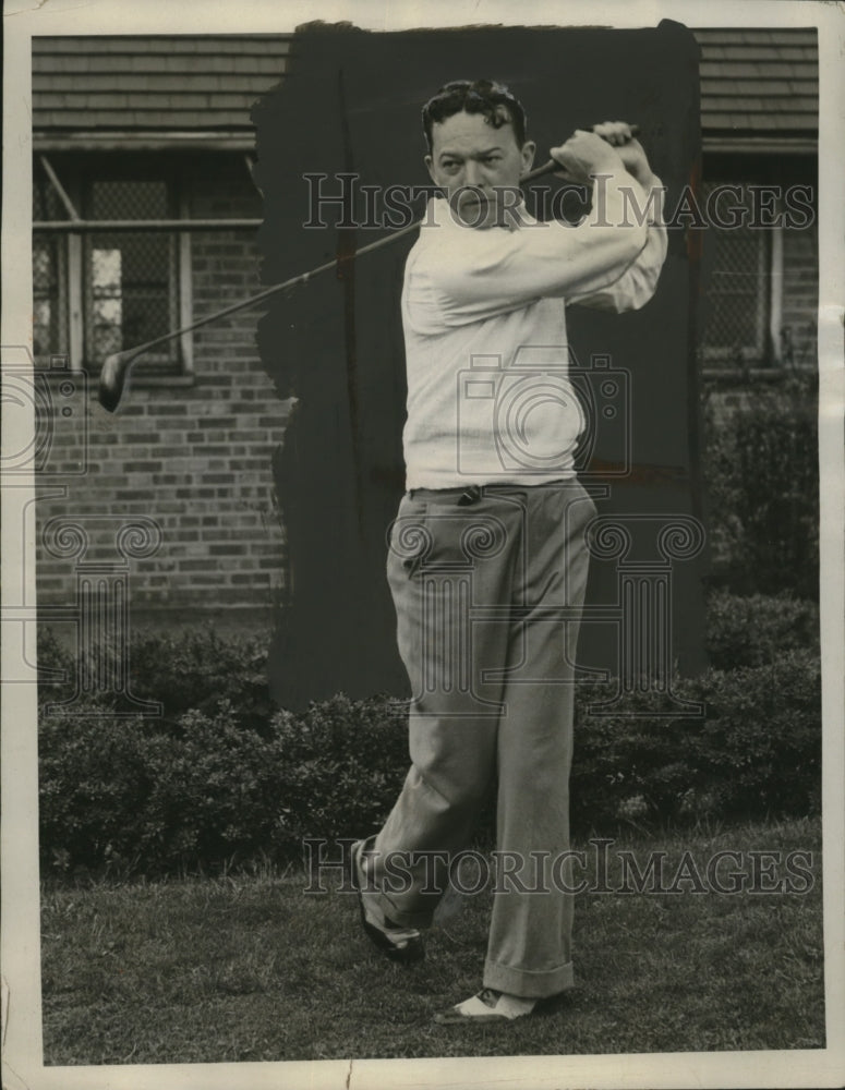 Load image into Gallery viewer, 1936 Press Photo Bob Randall Golfing - neo17317
