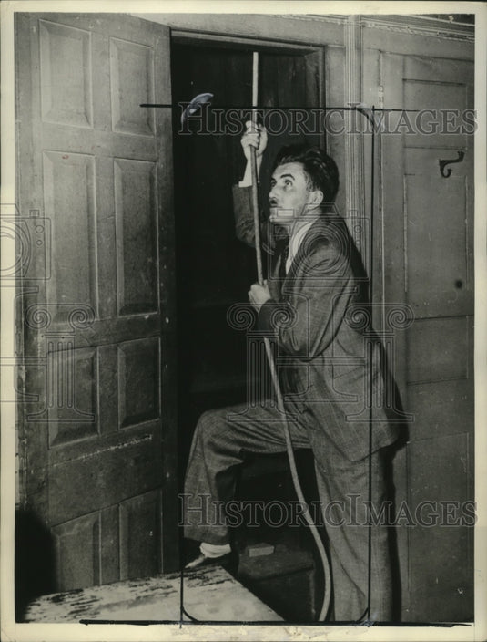 Press Photo A. Keith Barrowcliff Under sheriff belfry for courthouse