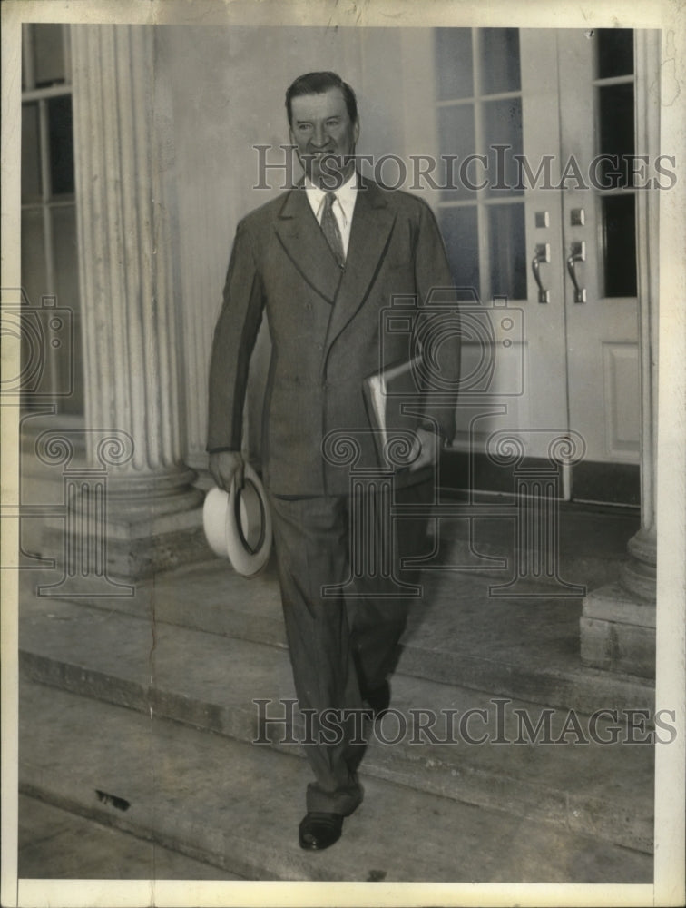 1935 Press Photo Stewart Mcdonald Federal Housing Admin leaves White House