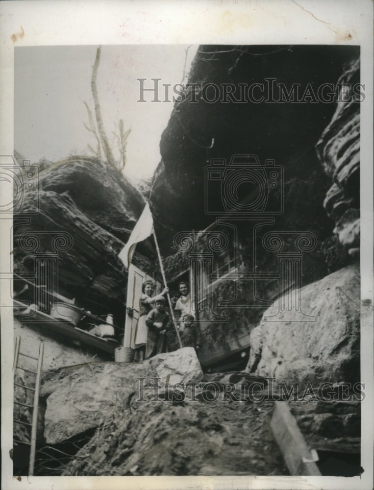 1945 Press Photo German Family Surrendering to Allied Troops from Cliffs, WWII- Historic Images