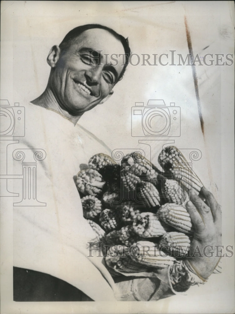 1938 Press Photo Stanley Yeager Represents Pennsylvania in Corn Husking Contest