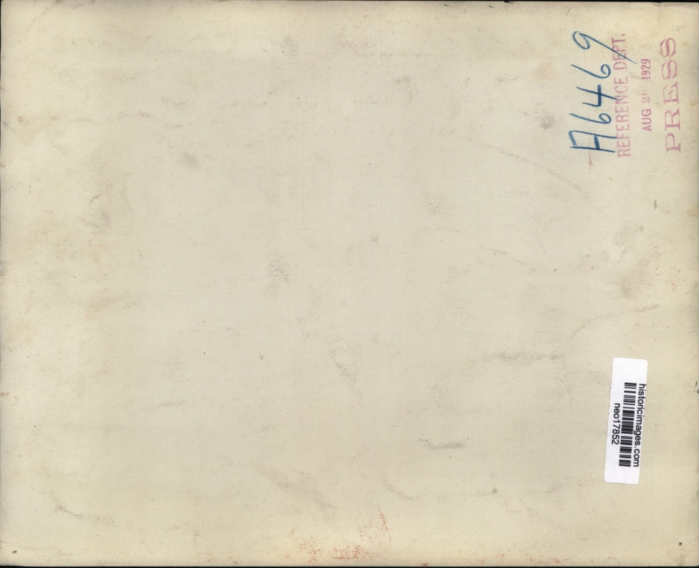 1929 Press Photo Couple Standing Amid Vines - neo17852