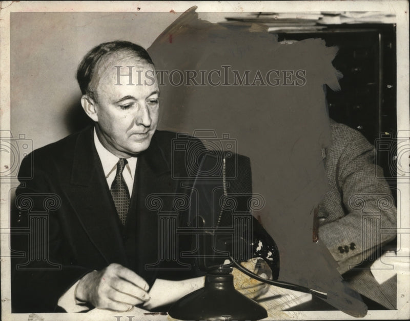 Load image into Gallery viewer, 1937 Press Photo Sen Hugo Black of AL Draws Up NRA Bill - neo17854
