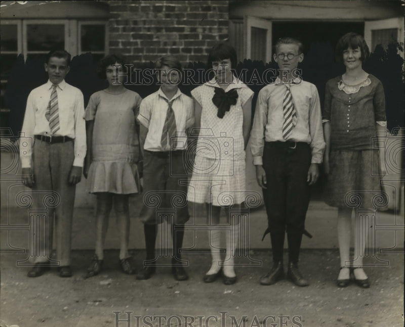 Load image into Gallery viewer, 1928 Press Photo Three sets of twin children at a school building - neo17875

