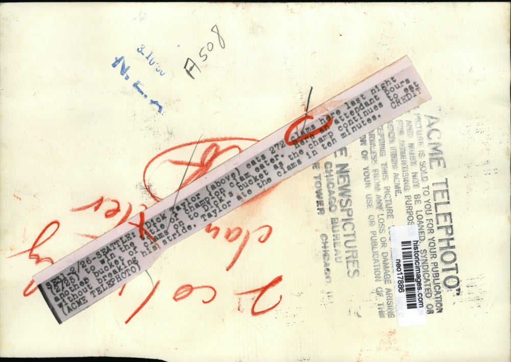 1950 Press Photo Dick Taylor eats 272 clams in Seattel Washington contest