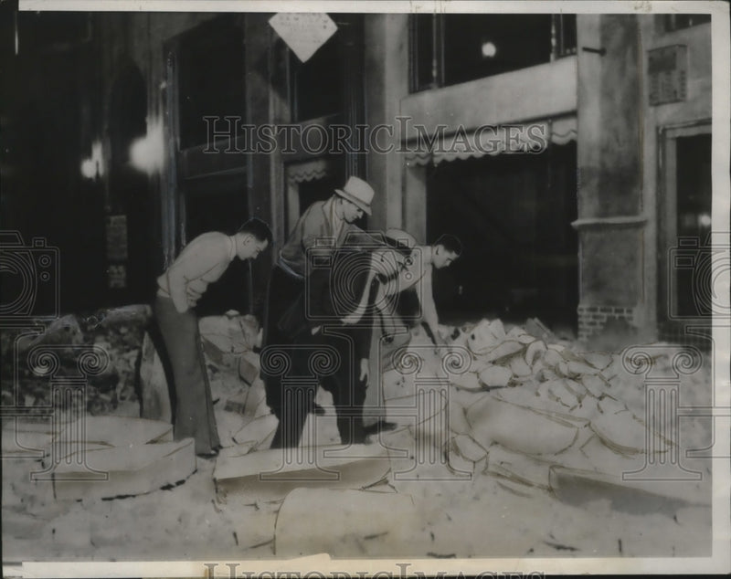 Load image into Gallery viewer, 1933 Press Photo Rescue workers search for earthquake victims Long Beach CA
