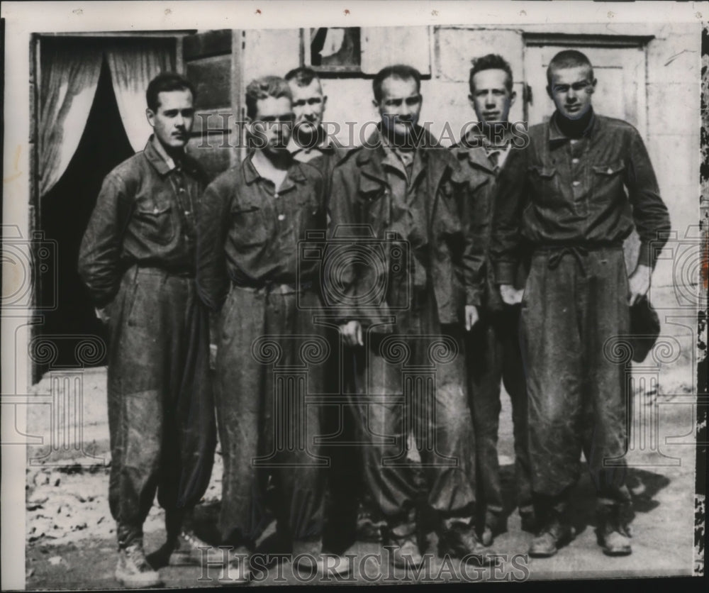 1951 Press Photo American Prisoners of War in Korean Camp Cpl. Marving King