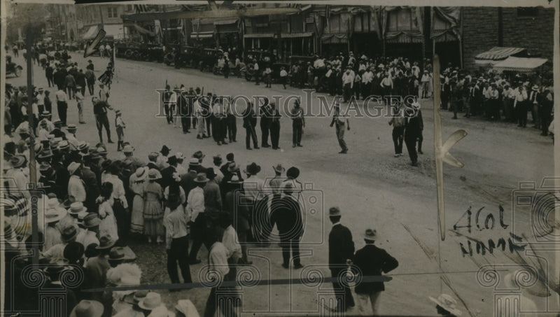 Load image into Gallery viewer, 1919 Press Photo J.W. Wis Agitators - neo18088

