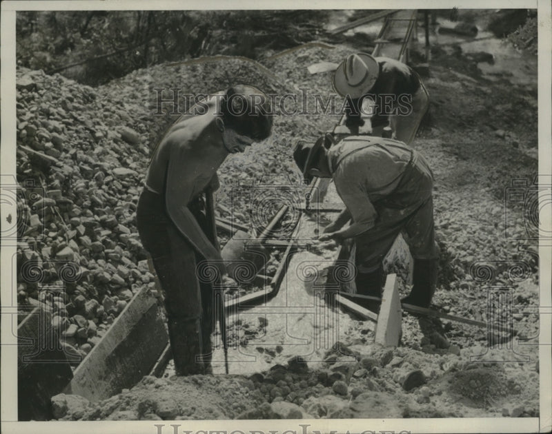 Load image into Gallery viewer, 1933 Press Photo of Three Men Looking for Gold in a creek in Sonorn, California
