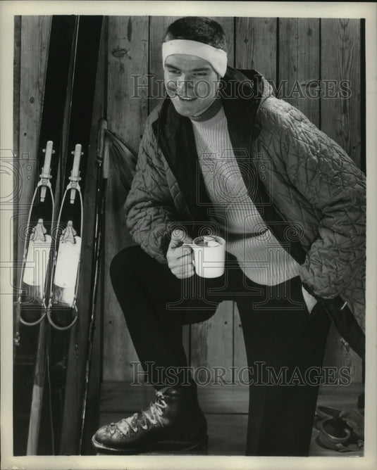 Press Photo Skiier - neo18800- Historic Images