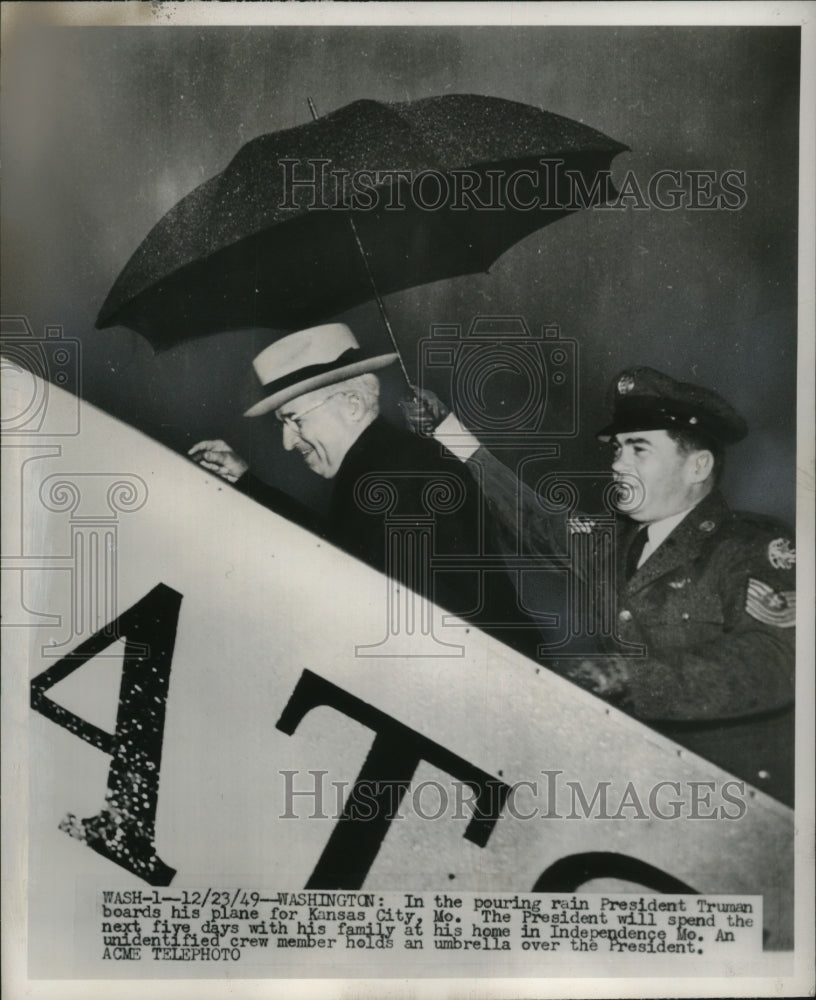 1949 Press Photo President Harry S. Truman Boarding Plane for Kansas City