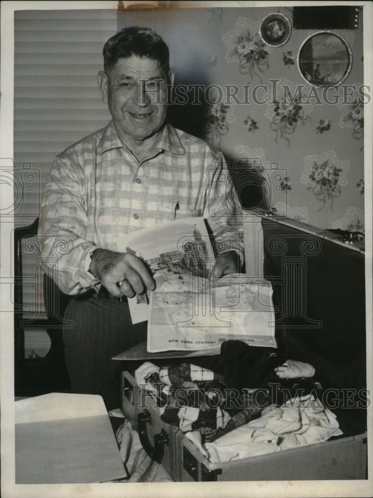 1955 Press Photo William H. "Gramps" Kavanaugh - neo18946
