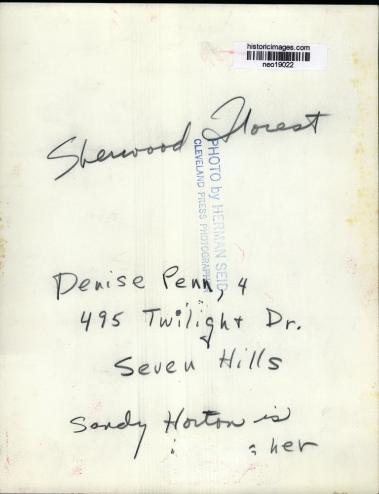 Press Photo Denise Penn & Sandy Horton at archery in Cleveland Ohio - neo19022